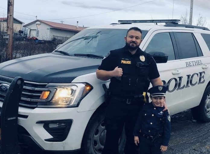 Kërçovari që eshtë polici i dalluar në Amerikë