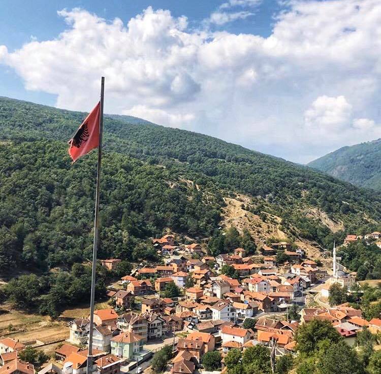 Fshati Baçisht dhe folklori burimorë nga Vehbi Haziri