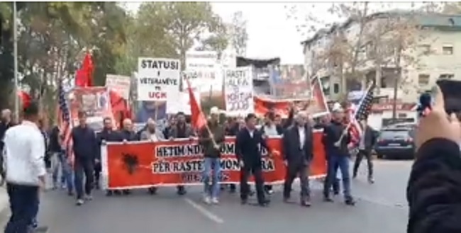 Protesta shqiptare niset nga Çairi për të dridhur Parlamentin e Maqedonisë