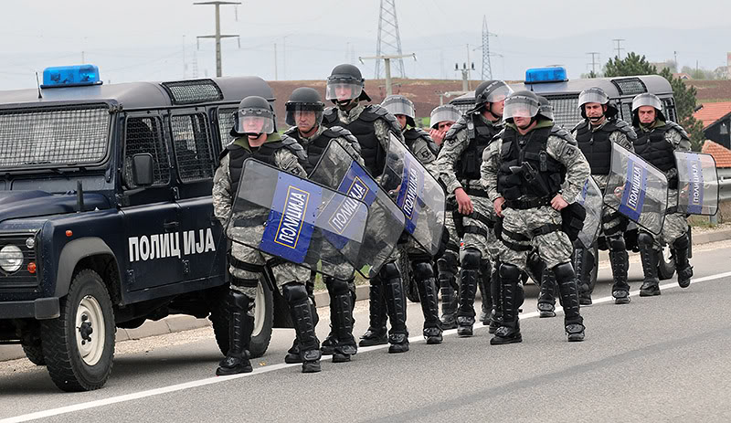 Shkupi është rrethuar nga forcat policore..