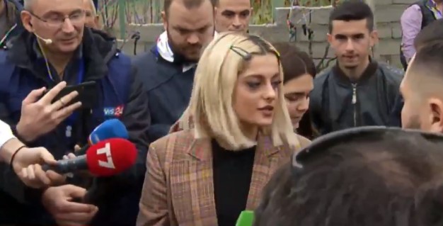 Bebe Rexha fton për përkrahje të të prekurve nga tërmeti në Shqipëri (VIDEO)