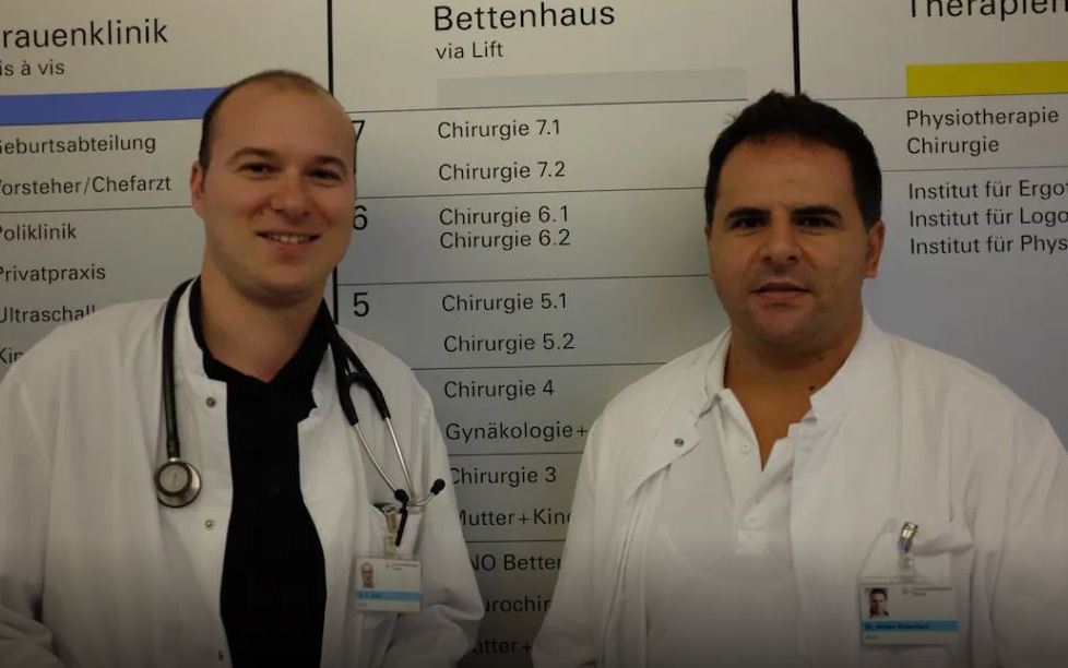 Dy kërçovarë – kirurgë në Spitalin e Bazelit