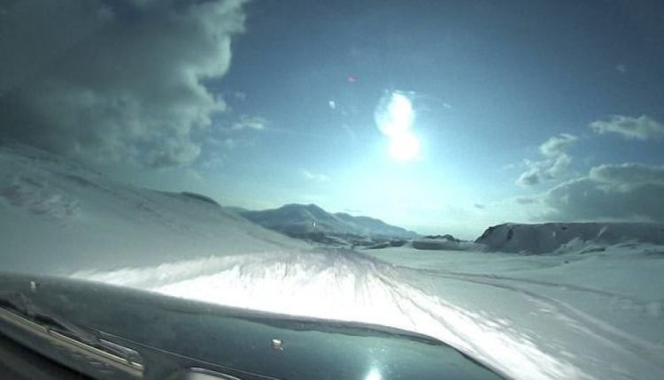 Momenti i pabesueshëm, meteori e bën natën ditë (VIDEO)