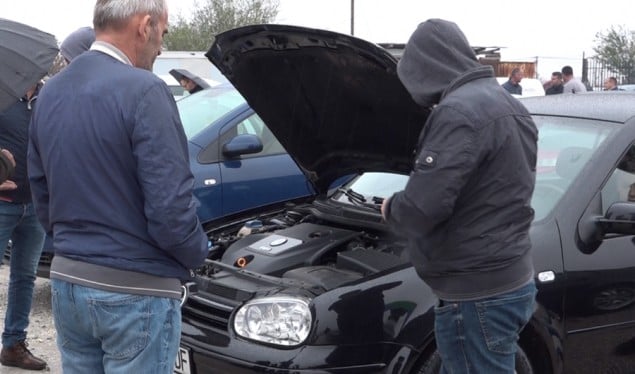 Ndotja, automobilat e lirë do të paguajnë më shtrenjtë