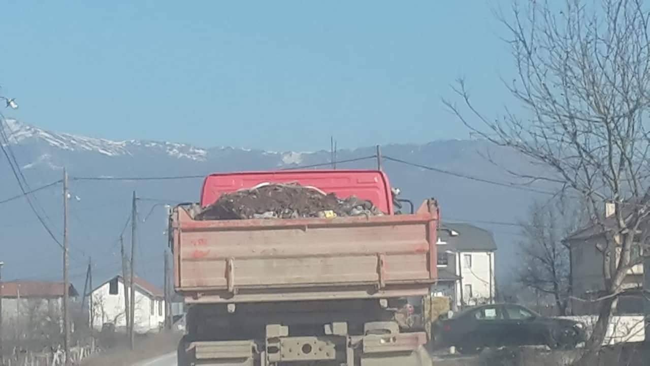 Fshati Garanë reagon kundër hudhjes së mbeturinave (FOTO)