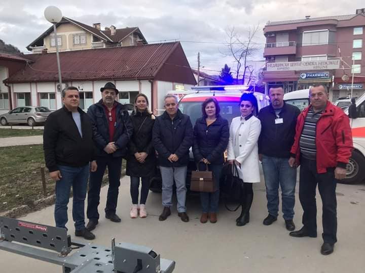 Urgjenca e Spitalit te Kërçovës edhe me një autoambulancë të re (FOTO)