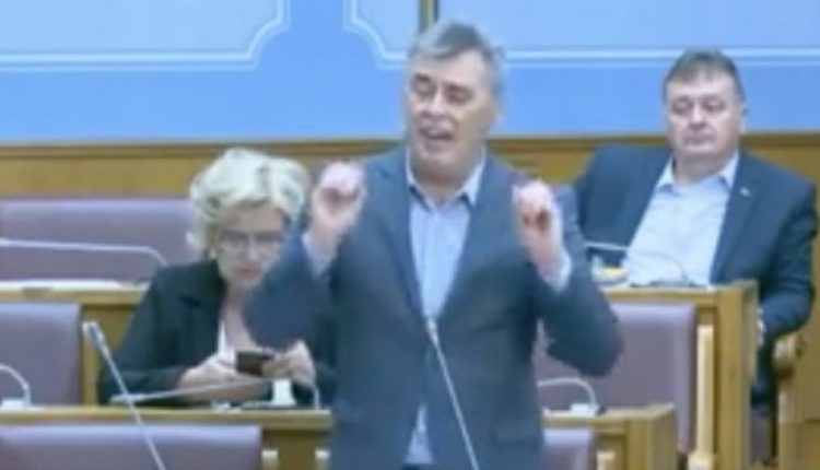 Deputeti serb i parlamentit malazez: S’mund t’jua lëmë muslimanëve Malin e Zi (VIDEO)