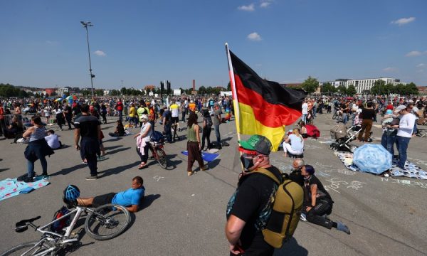 Mijëra gjermanë në protesta kundër masave ndaj koronavirusit