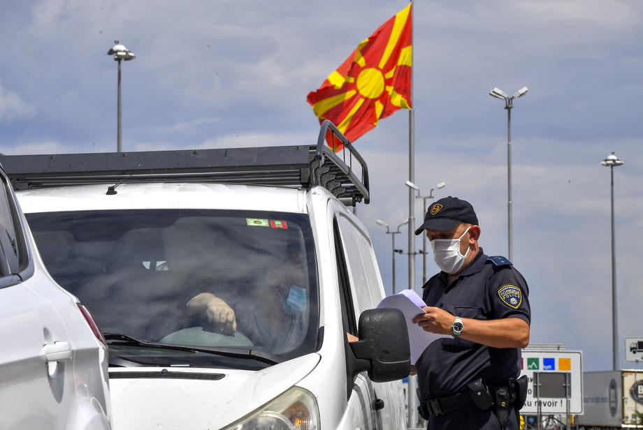 Filipçe prap e shtyen hapjen e kufijëve! Maqedonia mbetet e bllokuar…