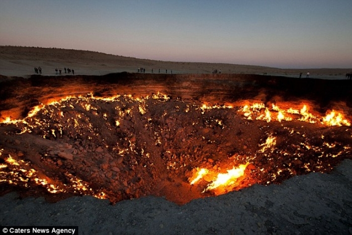 Turkmenistan, “Porta e Ferrit”, zjarri që digjet 46 vjet ! (Foto)