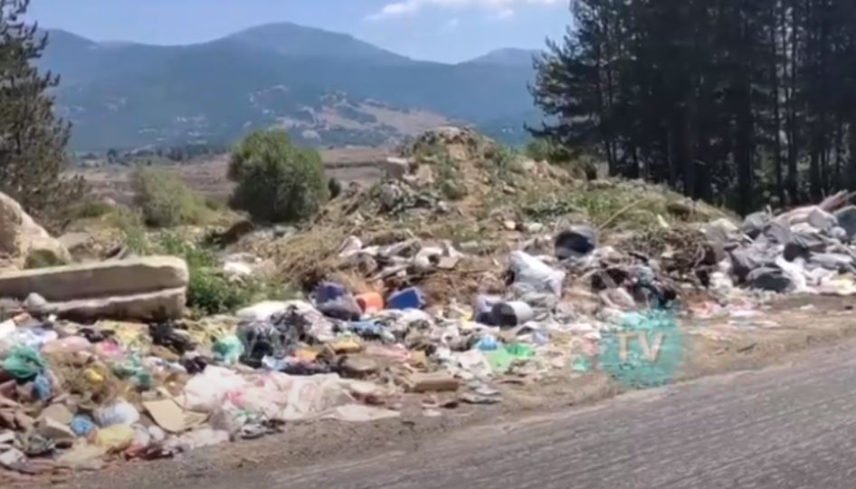 TURP ! Kërçovë, mbetjet e kurbanëve hidhen rrugëve (VIDEO)