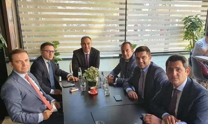 Skuadra e Ali Ahmetit në qeverinë e re, Grubi frontmen