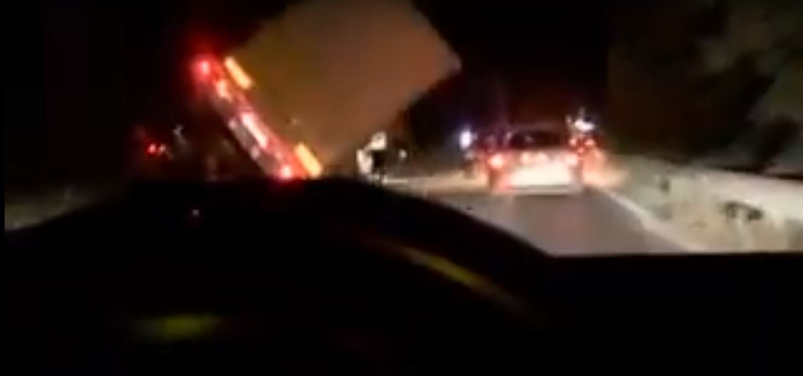 Aksident trafiku në magjistralen Gostivar – Kërçovë, rrokulliset kamioni me rimorkio (VIDEO)