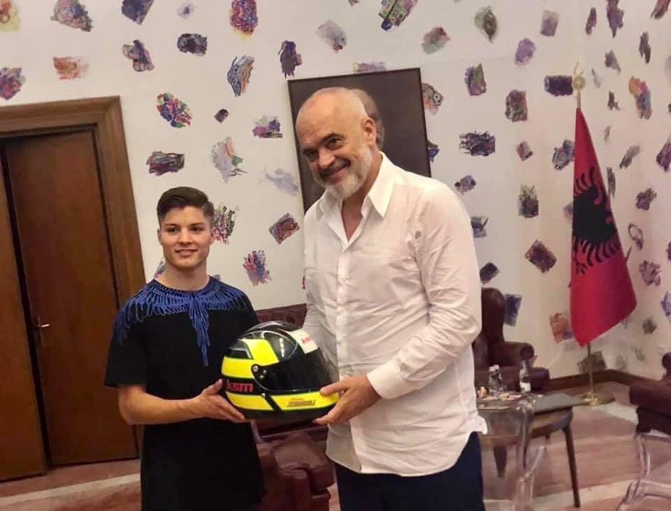 Edi Rama takon Kërcovarin kampion në Formula 1!