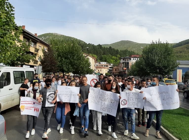 Kërçovë: Protesta e nxënësve të shkollave të mesme