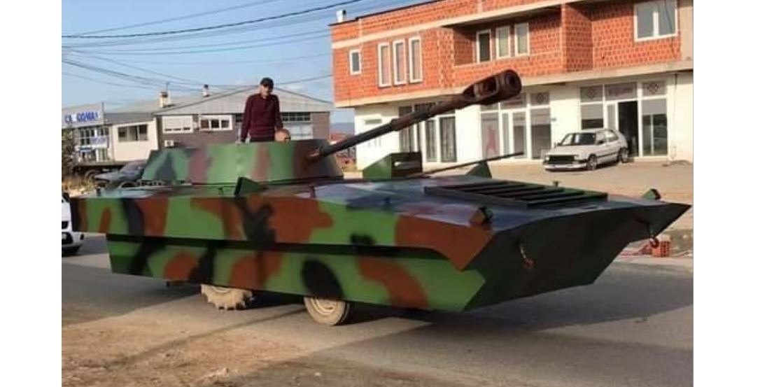 Prodhohet një tank në Kosovë (FOTO)