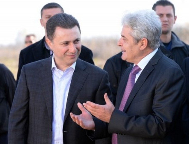 Gruevski me një këmbë në Shkup..!