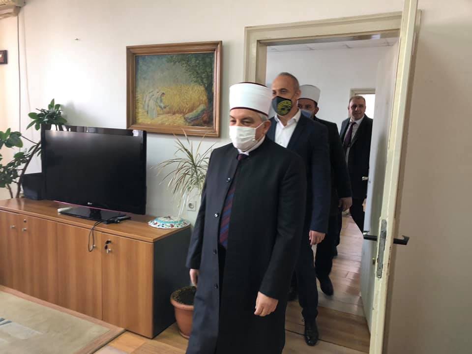 Kryetari Fatmir Dehari priti Reisul Ulema h. hfz. Shaqir ef. Fetahun (FOTO)