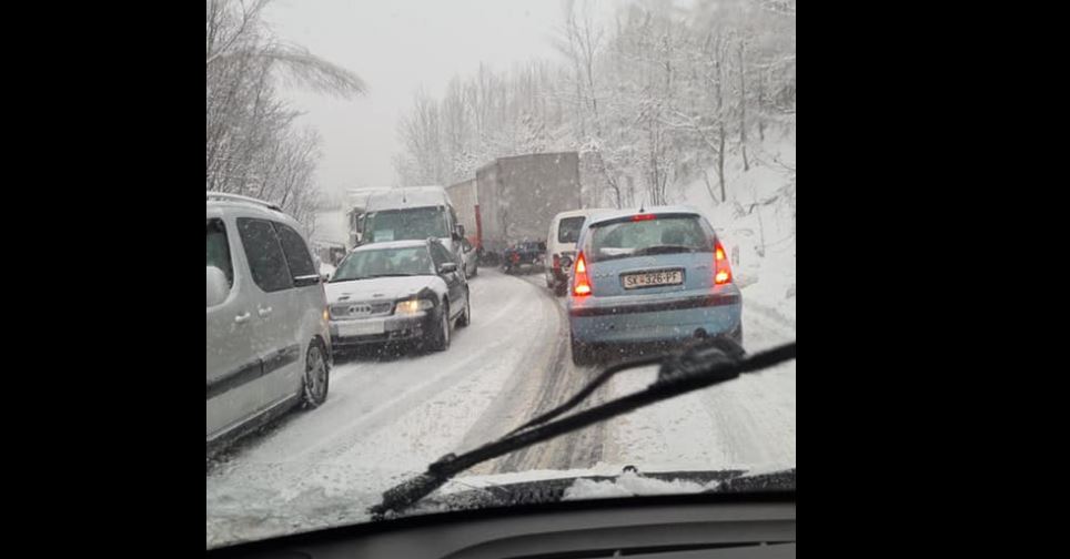 Strazha Gostivar-Kërçovë totalisht e bllokuar..(FOTO)