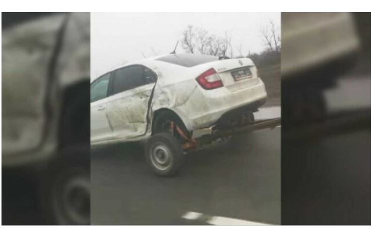 Nuk do t’u besoni se në cfarë gjendje e vozit ky shofer veturën e tij..(VIDEO)