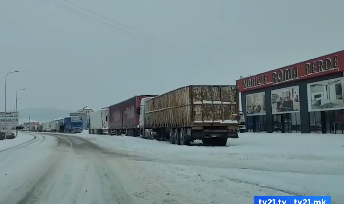 Kërçovë: Prej dje mbi 10 kamiona të ndaluar nuk lejohet të kalojnë Strazhën..(VIDEO)