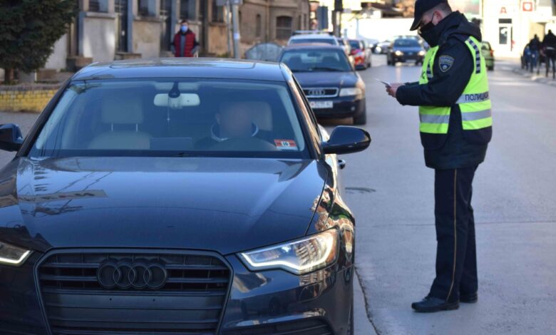 Maqedoni mijëra euro dënime për mosrespektimin e orës policore dhe izolimit shtëpiak..