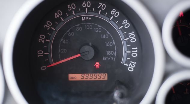 Kalon më shumë se 1 milion kilometra me veturë, Toyota ia bën një dhuratë tejet të veçantë..