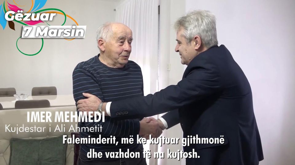 Ali Ahmeti viziton mësuesin e tij..