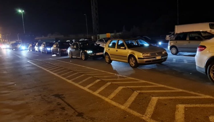 Mërgimtari i revoltuar: Kam pritur në kufi me fëmijë të vegjël, derisa kaloi ora policore.. (FOTO)