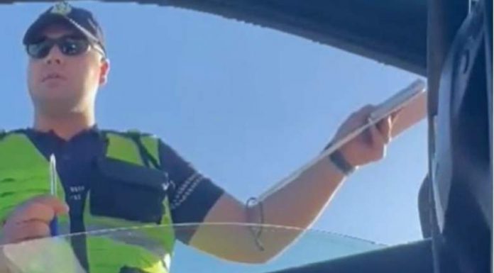 Polici gjobit të riun pa pasur radar: E mata me sy që ishe shpejt.. (VIDEO)