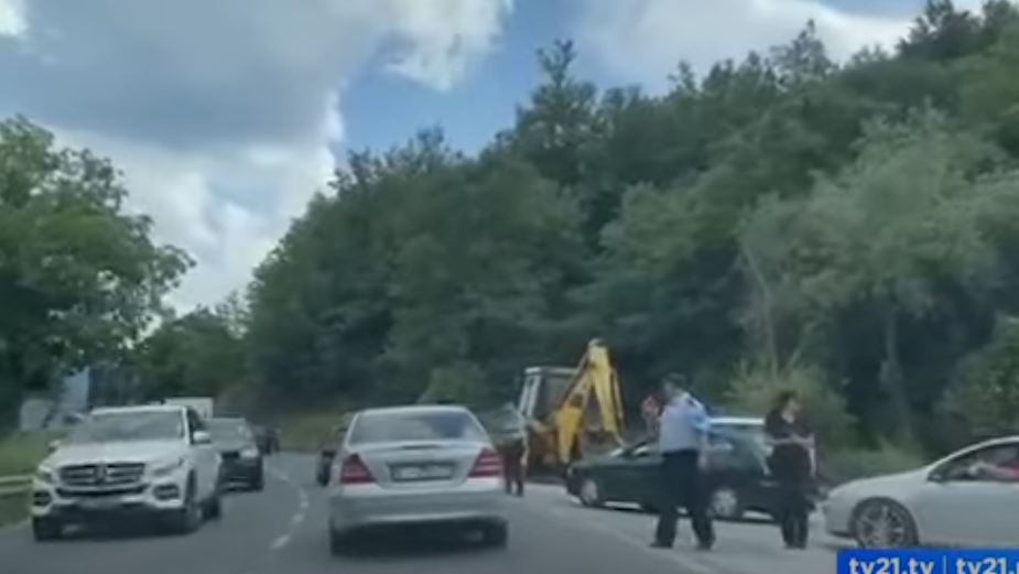 Aksident trafiku hyrje të fshatit Greshnicë të Kërçovës..(VIDEO)