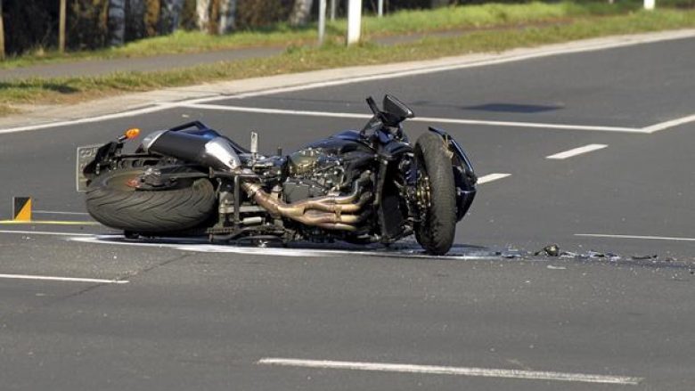 Aksident në rrugën Kërçovë-Gostivar, motoçiklisti devijon nga rruga..