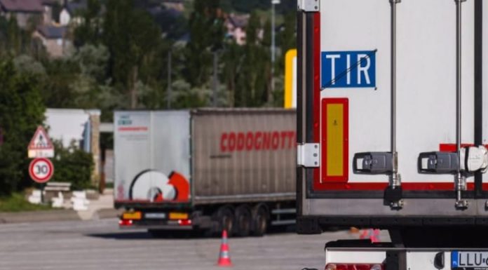 A e dini se çfarë do të thotë shenja TIR në kamion..?