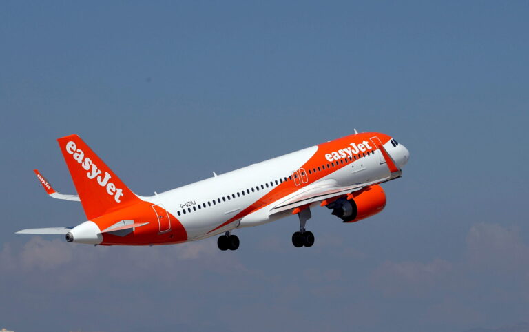 easyJet i lë udhëtarët në Aeroportin e Shkupit..!