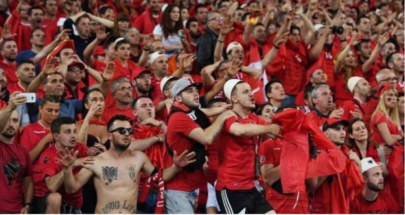 UEFA e gjobit rëndë FSHF-në, kjo e fundit ka një kërkesë për tifozët shqiptarë në Euro 2024..