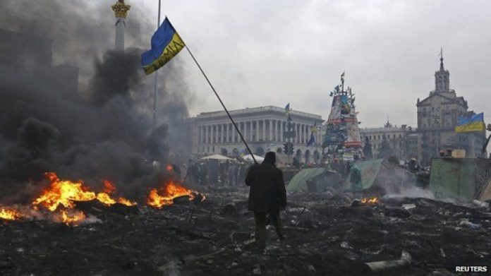 “Mbrojmë çdo metër tokë”, Ukraina nis rezistencën: Do rekrutojmë ushtarë rezervistë për luftë..