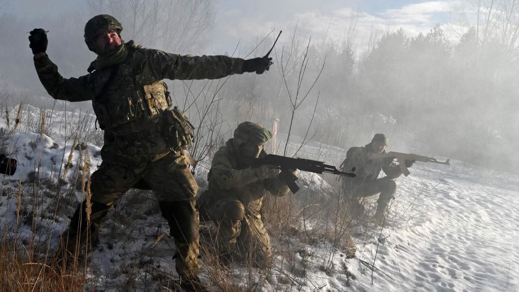 80 granatime në Ukrainën Lindore, vritet një ushtar e plagosen gjashtë të tjerë..