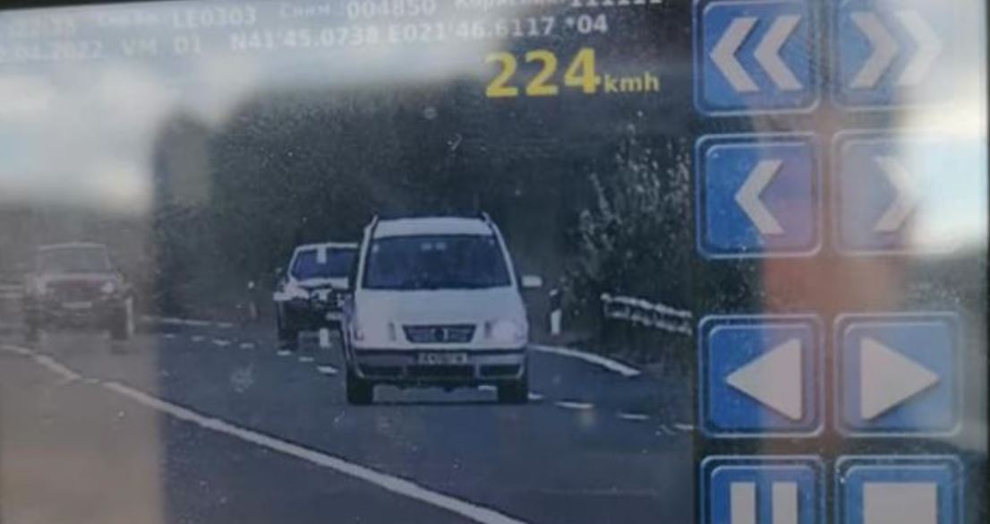 Kapet 224 km/h me Sharan”, 188 dënime për shpejtësi në Maqedoni.. (FOTO)