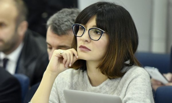 Deputetja boshnjake për mosvotimin: Turp për ju, deputetë shqiptarë..