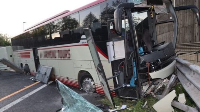 Aksidentohet një autobus me mërgimtar në Austri, raportohet për rreth 20 të lënduar..(FOTO)