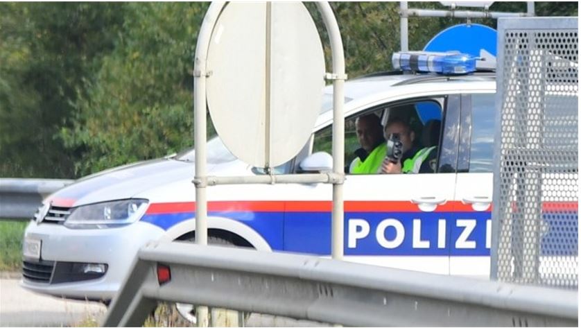 Policia austriake regjistroi vozitësin shqiptar me 255 km/h në autostradë..