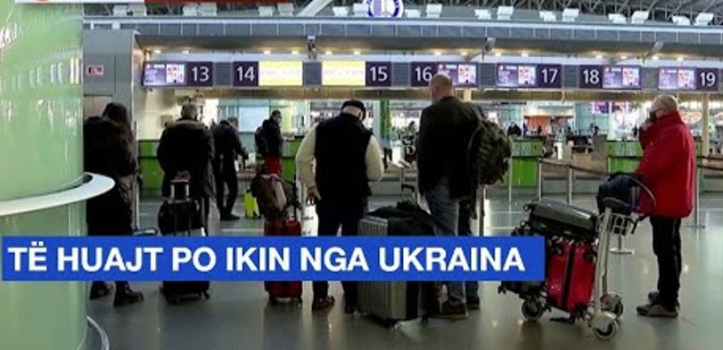 Të huajt po ikin nga Ukraina.. (VIDEO)