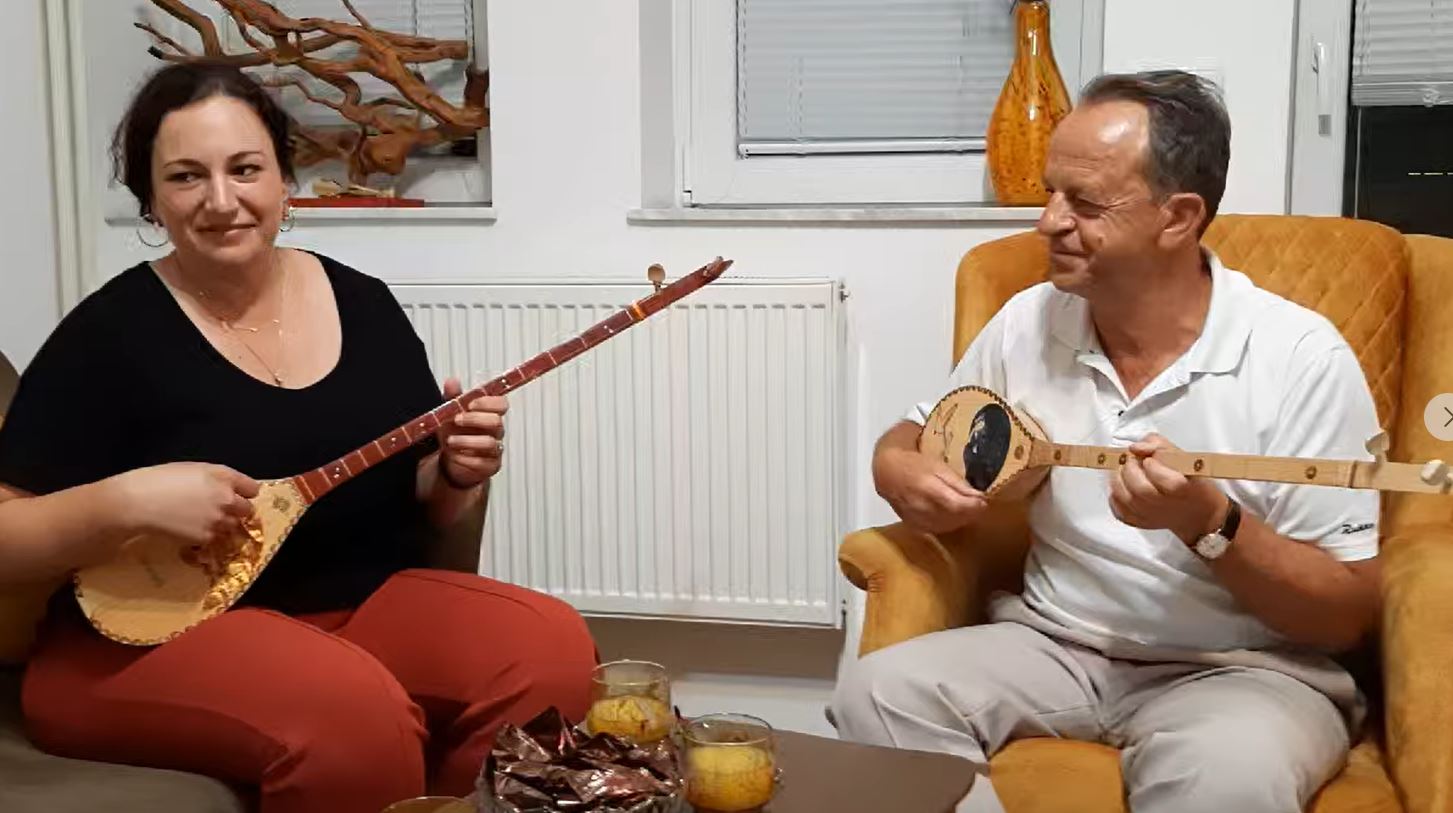 Kërçovarja Besarta Basha Pinjolli dhe legjenda e çiftelis Fatmir Makolli ju prezentojn disa instrumentale.. (VIDEO)