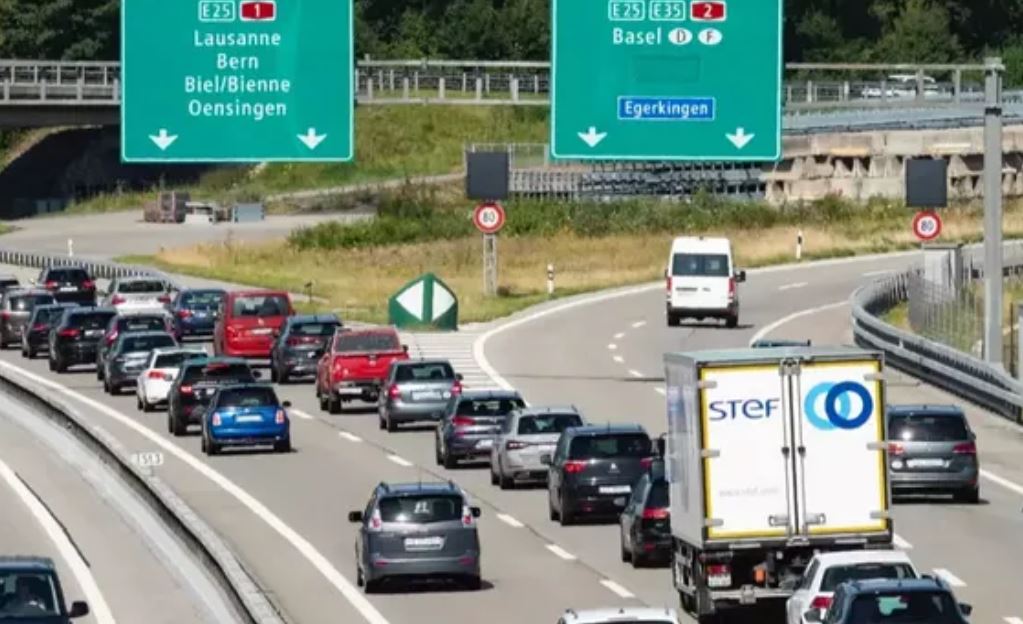 Pritet trafik i rënduar në rrugët e Zvicrës këtë fundjavë..!