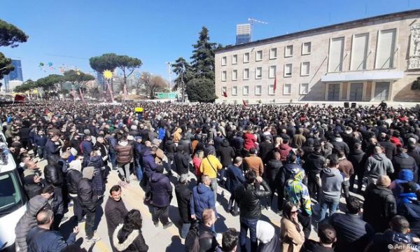 Nis Protesta e PDs, Rama largohet nga Tirana..