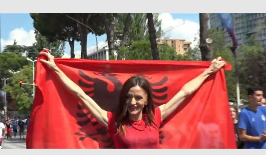 U shpall kampione e Europës, nis ceremonia e pritjes në nder të Luiza Gegës..