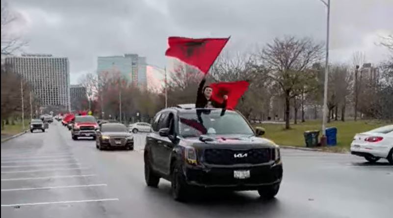 Shqipet në Chikago festojnë 28 nëntorin mes tyre dhe shum Kërçovar.. (VIDEO)