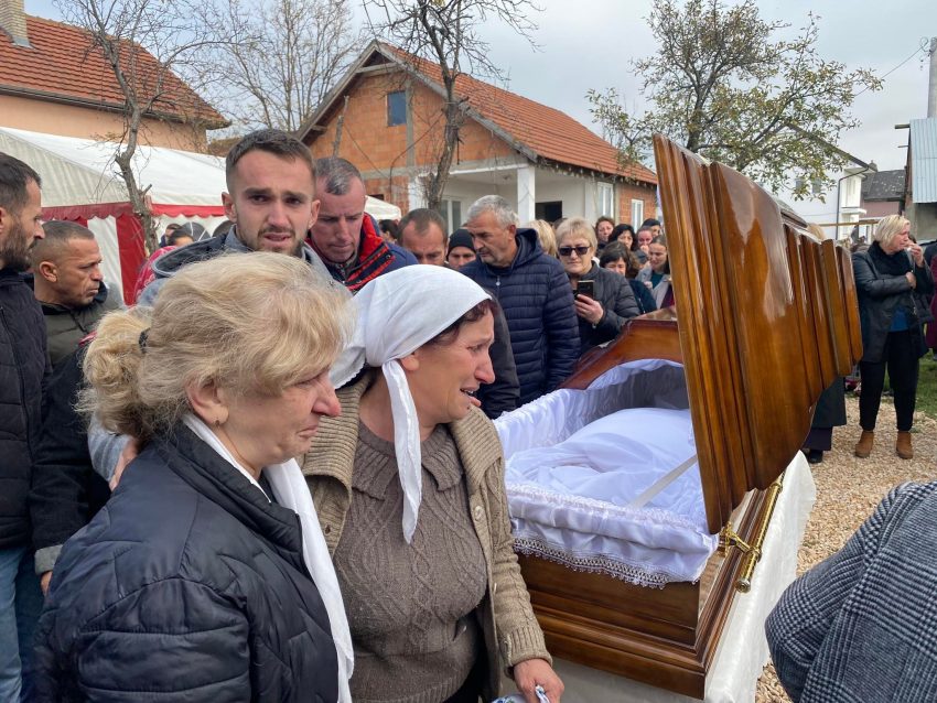 ​Funerali i Hamide Magashit e cila varroset sot. Ngushllime familjes