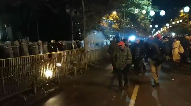 Kallet Mal i Zi, protestuesit përplasen me policinë..