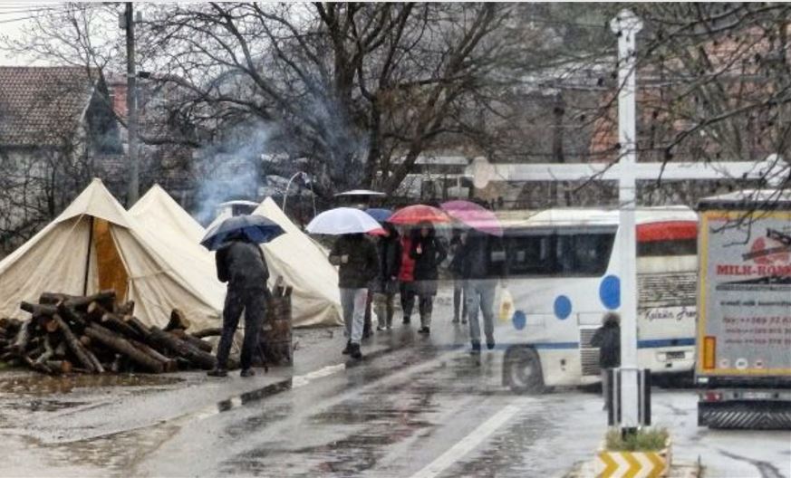 Veriu i Kosovës ende i bllokuar: Shkollat ​​mbyllen, nuk dihet asgjë rreth shpërthimit në Rudar..